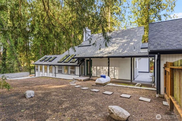 11785 Penny Place NE, Bainbridge Island, WA 98110