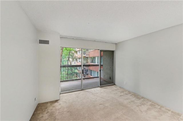 2525 Main Street 314, Kansas City, MO 64108