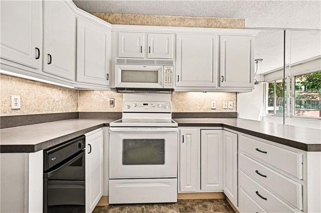 2525 Main Street 314, Kansas City, MO 64108