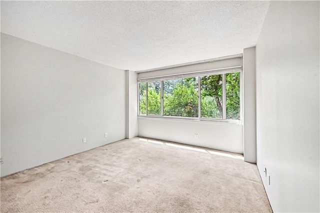 2525 Main Street 314, Kansas City, MO 64108