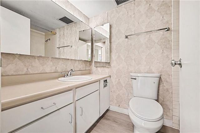 2525 Main Street 314, Kansas City, MO 64108