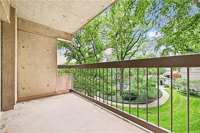 2525 Main Street 314, Kansas City, MO 64108