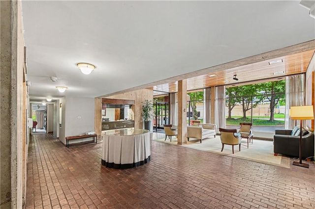 2525 Main Street 314, Kansas City, MO 64108