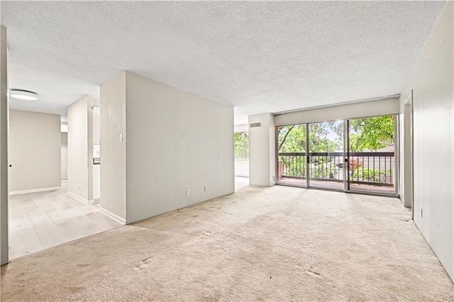 2525 Main Street 314, Kansas City, MO 64108