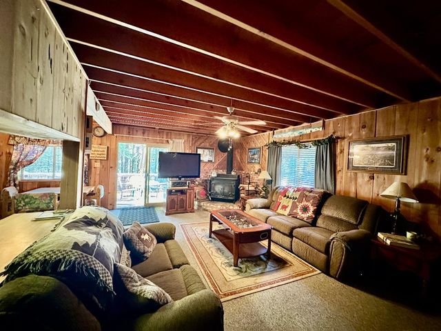 1340 Gooseberry Rd, Strawberry Valley, CA 95981