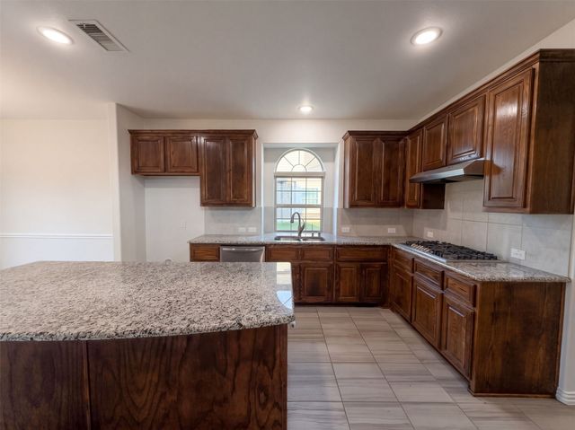 908 Heath Creek Drive, Desoto, TX 75115
