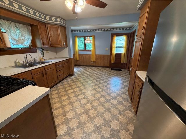 1557 D Street, Lorain, OH 44052