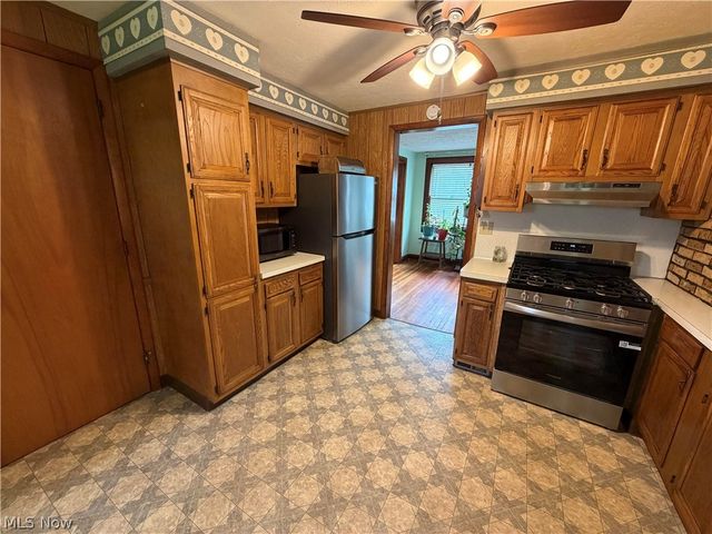 1557 D Street, Lorain, OH 44052