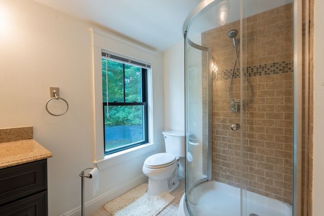 8 Lowell St, Billerica, MA 01862