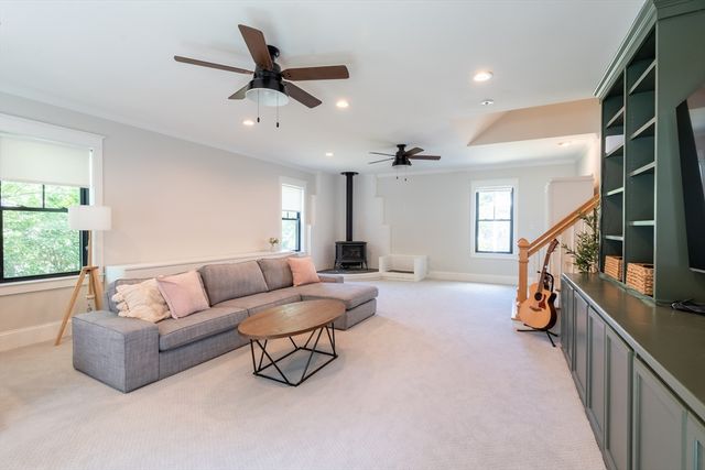 8 Lowell St, Billerica, MA 01862