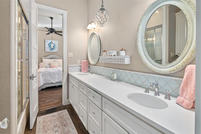 107 Nautical Point, Mabank, TX 75143