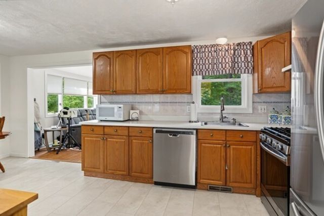 5 William Rd, Billerica, MA 01821