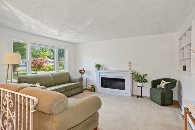 5 William Rd, Billerica, MA 01821