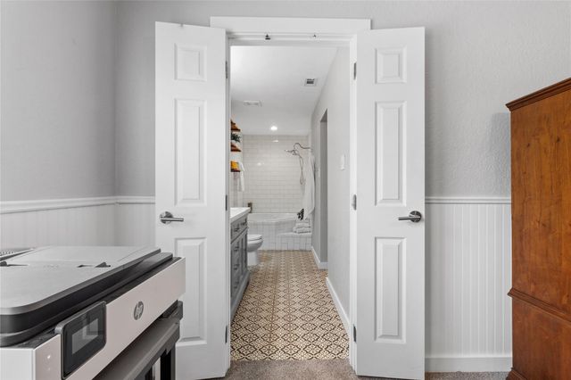 1104 Hilltop DR, San Marcos, TX 78666