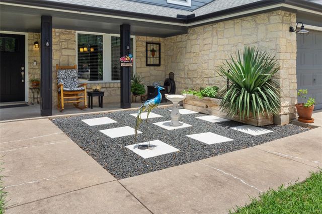 1104 Hilltop DR, San Marcos, TX 78666