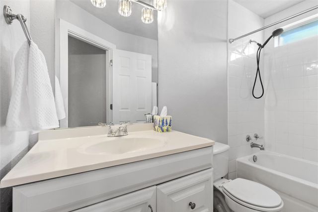 1104 Hilltop DR, San Marcos, TX 78666