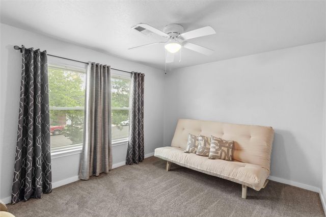 1104 Hilltop DR, San Marcos, TX 78666
