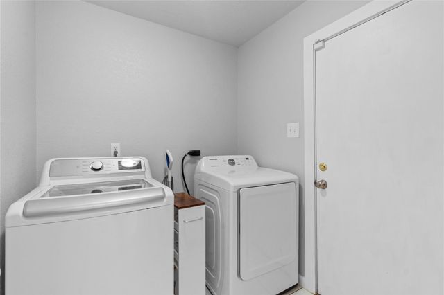 1104 Hilltop DR, San Marcos, TX 78666