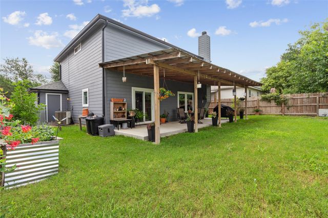 1104 Hilltop DR, San Marcos, TX 78666