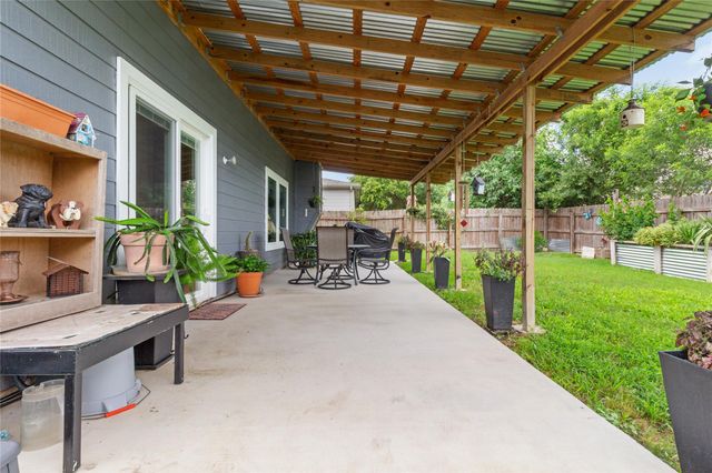 1104 Hilltop DR, San Marcos, TX 78666