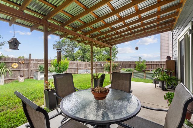 1104 Hilltop DR, San Marcos, TX 78666