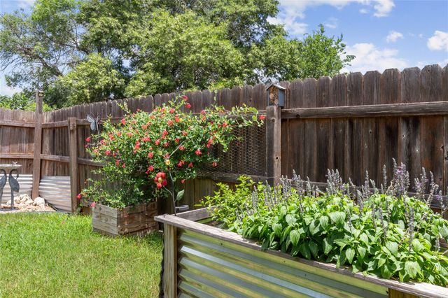 1104 Hilltop DR, San Marcos, TX 78666