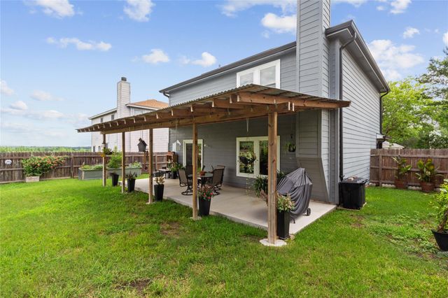 1104 Hilltop DR, San Marcos, TX 78666