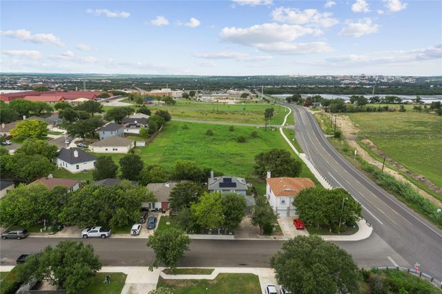 1104 Hilltop DR, San Marcos, TX 78666