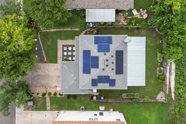1104 Hilltop DR, San Marcos, TX 78666