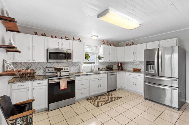 1104 Hilltop DR, San Marcos, TX 78666