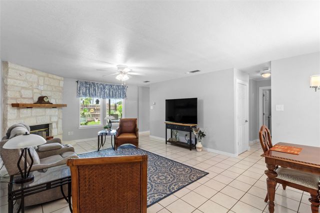 1104 Hilltop DR, San Marcos, TX 78666