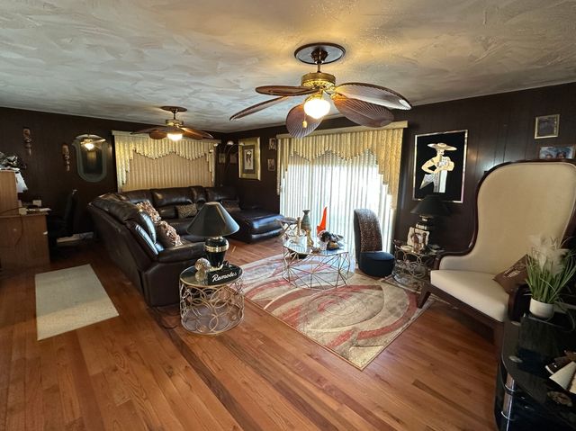 8220 S Mozart Street, Chicago, IL 60652