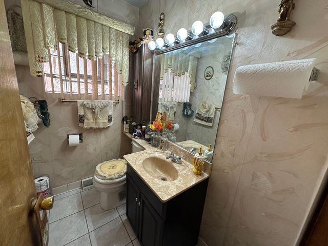 8220 S Mozart Street, Chicago, IL 60652