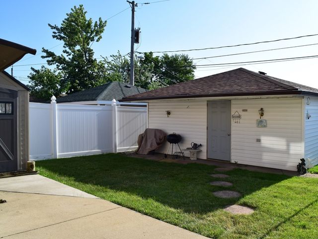 8220 S Mozart Street, Chicago, IL 60652