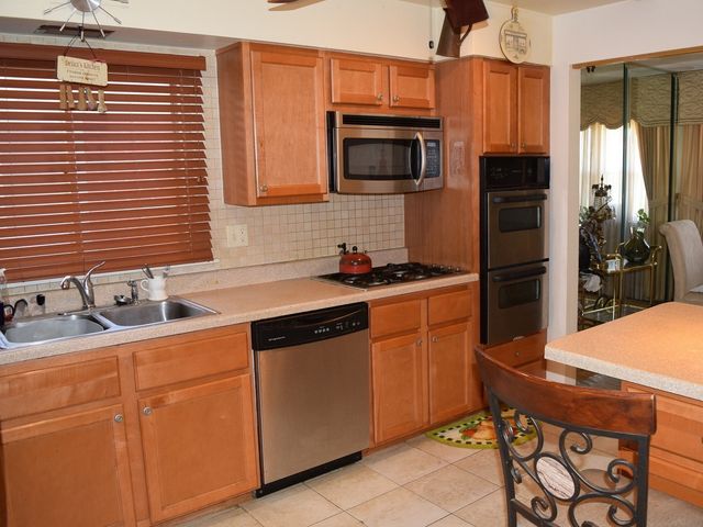 8220 S Mozart Street, Chicago, IL 60652