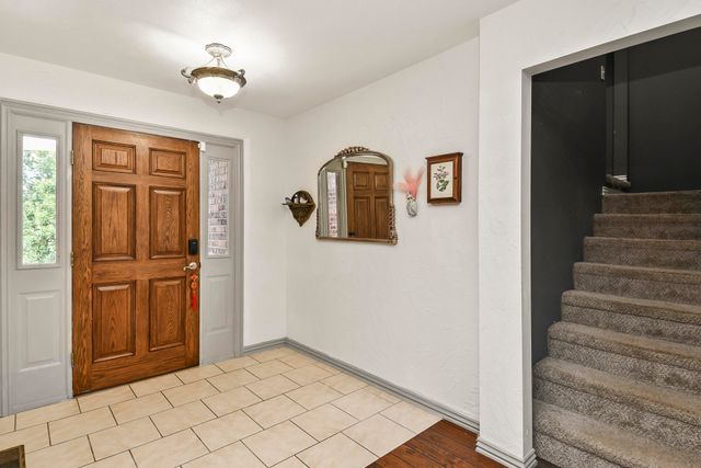 2481 W Chatsworth Court, Springfield, MO 65810