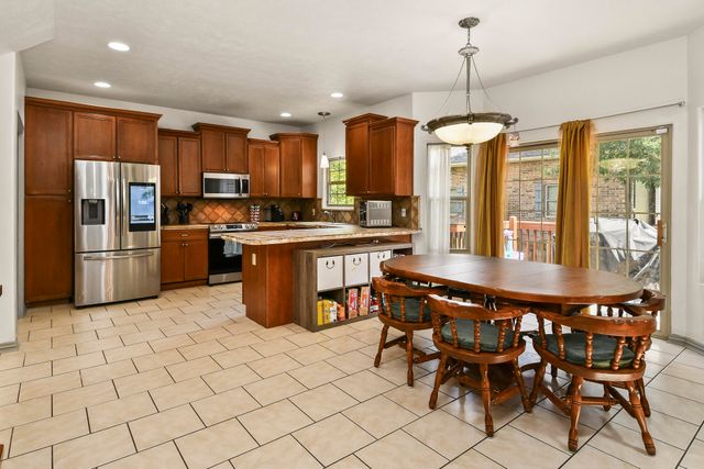 2481 W Chatsworth Court, Springfield, MO 65810