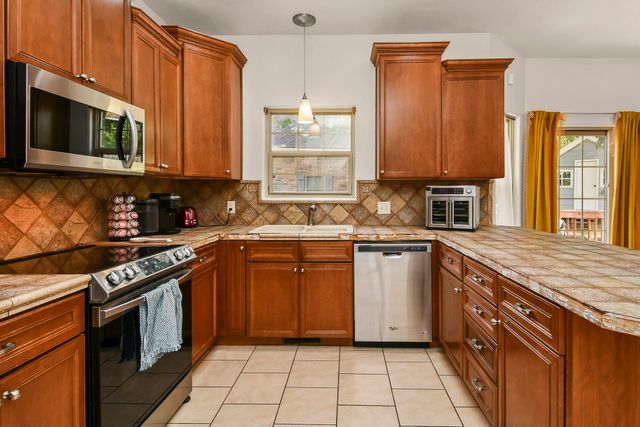 2481 W Chatsworth Court, Springfield, MO 65810