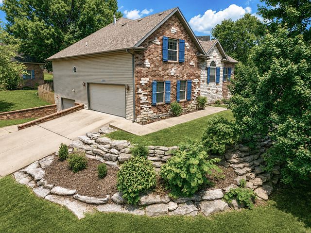 2481 W Chatsworth Court, Springfield, MO 65810