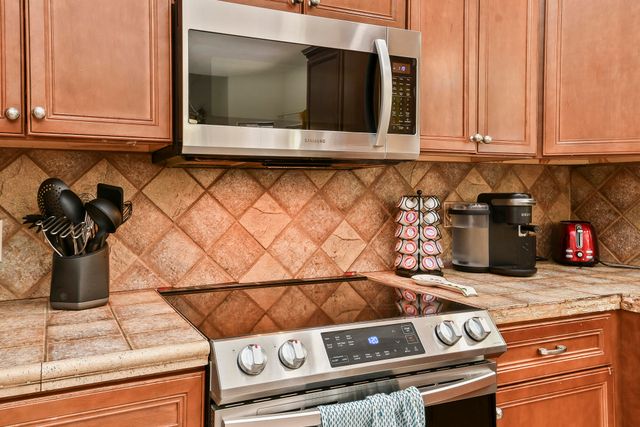 2481 W Chatsworth Court, Springfield, MO 65810