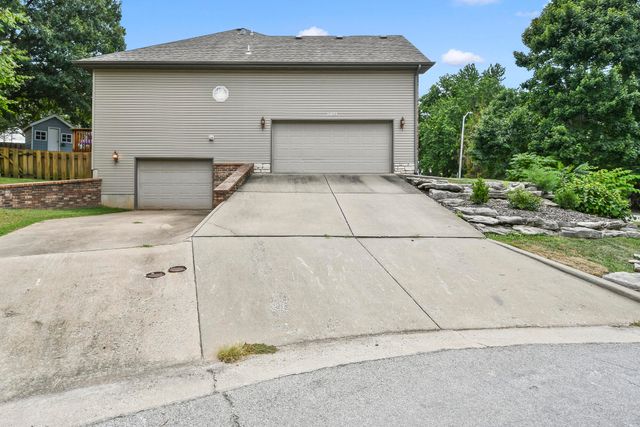 2481 W Chatsworth Court, Springfield, MO 65810