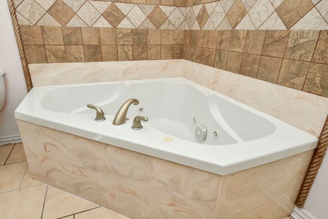 2481 W Chatsworth Court, Springfield, MO 65810