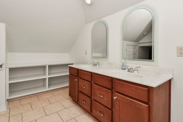 2481 W Chatsworth Court, Springfield, MO 65810
