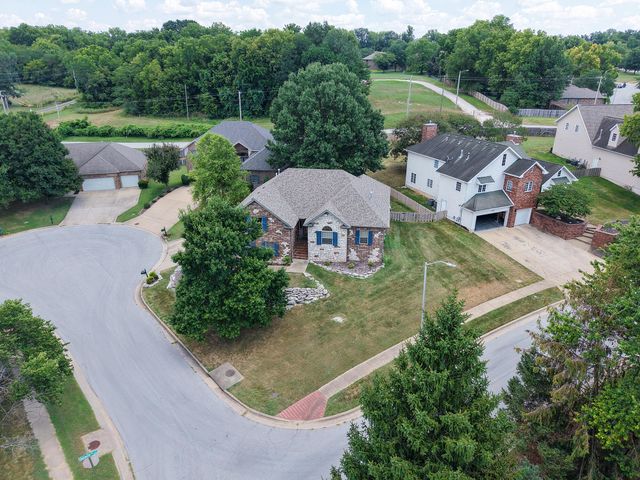 2481 W Chatsworth Court, Springfield, MO 65810
