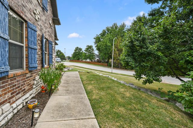 2481 W Chatsworth Court, Springfield, MO 65810