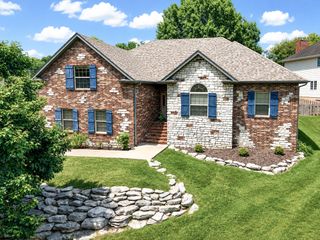 2481 W Chatsworth Court, Springfield, MO 65810
