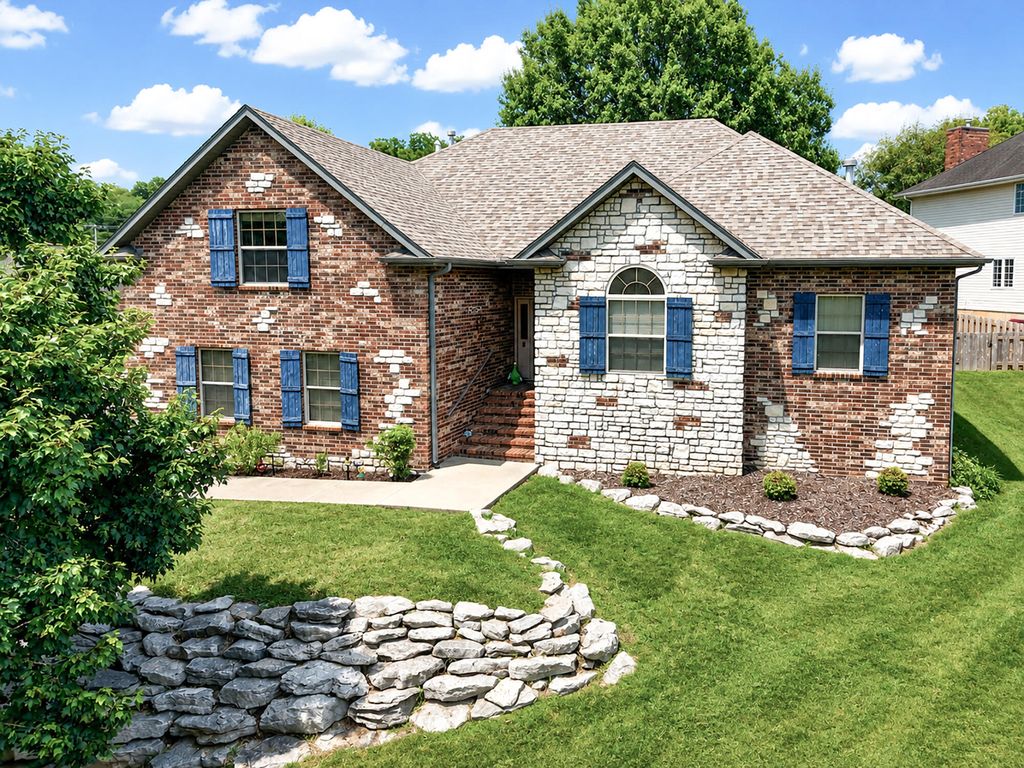 2481 W Chatsworth Court, Springfield, MO 65810