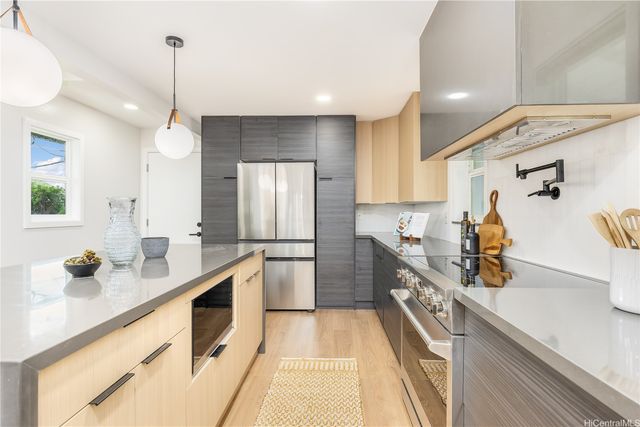 2846 Lowrey Avenue, Honolulu, HI 96822