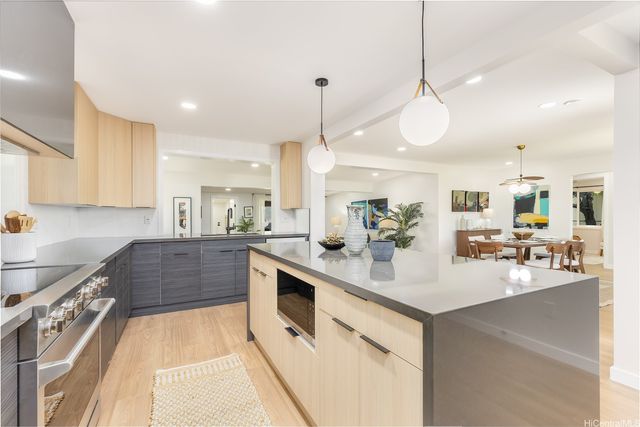 2846 Lowrey Avenue, Honolulu, HI 96822