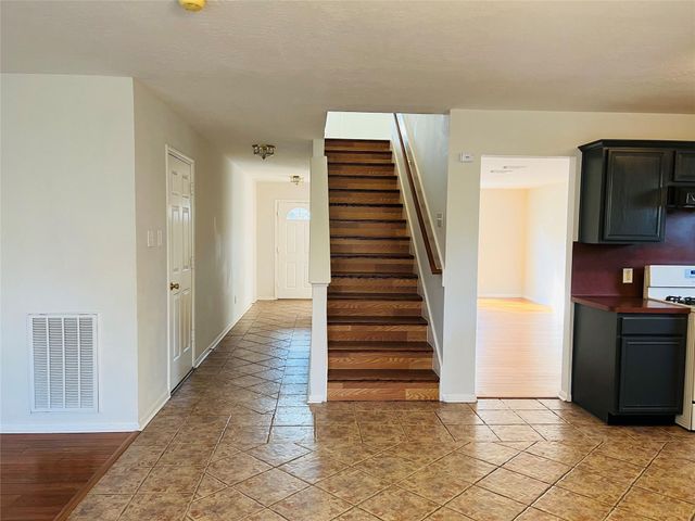 2207 Ames Street, Pearland, TX 77584